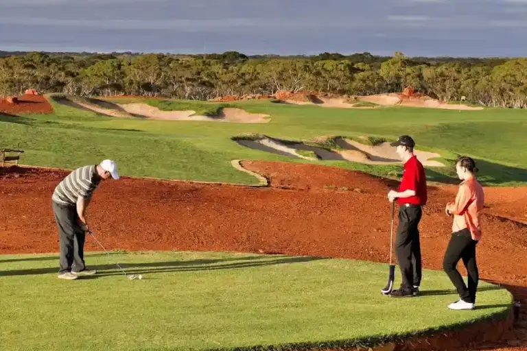 7 Lapangan Golf Ikonik di Western Australia: Main Golf dengan Pemandangan Samudra hingga Kanguru Liar Lapangan Golf Ikonik di Western Australia