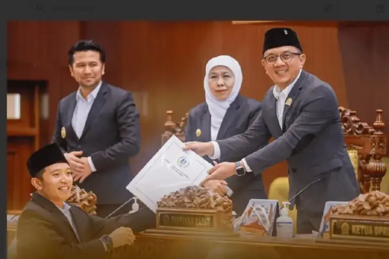 LKPJ 2025 Jawa Timur Dinilai Layak, Khofifah Tegaskan Komitmen Transparansi dan Akuntabilitas LKPJ 2025 Jatim dinilai layak oleh DPRD. Khofifah tegaskan komitmen transparansi, akuntabilitas, dan peningkatan layanan publik.