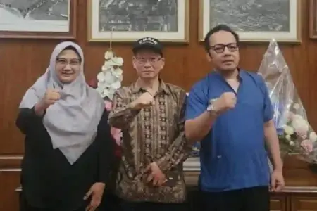 Sinergi Lintas Benua: FK UNAIR dan IDGNH Belanda Jalin Kolaborasi Global untuk Tingkatkan Kualitas Kesehatan FK UNAIR dan IDGNH Belanda sepakat menjalin kolaborasi internasional untuk riset, pertukaran ahli, dan peningkatan layanan medis.