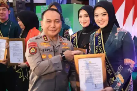 Polda Riau Kukuhkan 23 Duta Anti Narkoba, Deklarasikan Kampung Tangguh di Panipahan Polda Riau kukuhkan Duta Anti Narkoba dan deklarasikan Kampung Tangguh untuk cegah peredaran narkotika di masyarakat.