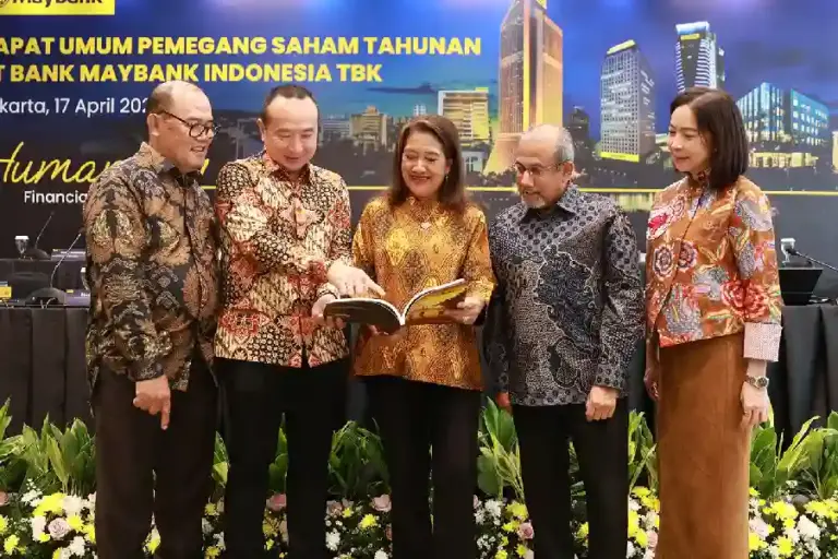 Maybank Indonesia Tunjuk Dato’ Zulkiflee sebagai Presiden Komisaris, Perkuat Strategi ROAR30 Maybank Indonesia angkat Dato’ Zulkiflee sebagai Presiden Komisaris, bagikan dividen Rp7,61 per saham dari laba bersih 2025.
