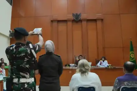 Sidang Perdana Korupsi Satelit Navayo Digelar, Libatkan Purnawirawan TNI hingga WNA Sidang perdana kasus korupsi satelit Navayo digelar di Pengadilan Militer Jakarta, melibatkan purnawirawan TNI dan warga asing.