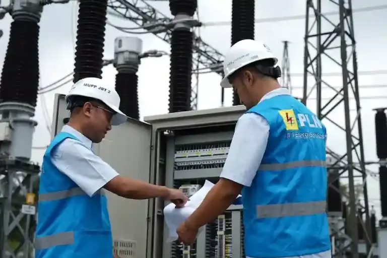 PLN Pasok Listrik 250 MVA ke IKPP Karawang, Dorong Industri Kertas dan Serap 2.500 Tenaga Kerja PLN suplai listrik 250 MVA ke IKPP Karawang, tingkatkan produksi industri kertas dan buka ribuan lapangan kerja baru.