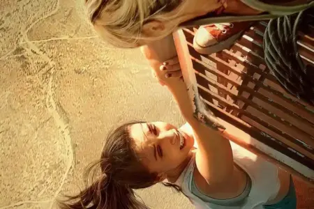 Sinopsis Film Fall (2022): Thriller Survival Menegangkan di Menara 2.000 Kaki yang Berujung Teror Psikologis Film Fall (2022) menghadirkan kisah survival dua perempuan yang terjebak di puncak menara 2.000 kaki. Ini sinopsis, pemain, dan fakta box office.