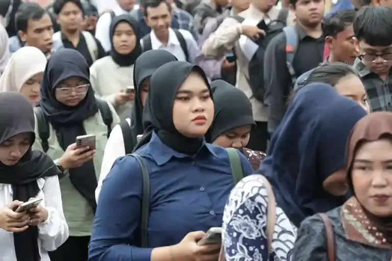 Surabaya Industrial & Labour Festival 2026 Bidik Ekspor USD 100 Juta, Sediakan 1.200 Lowongan Kerja Festival industri Surabaya 2026 targetkan ekspor USD 100 juta dan buka 1.200 lowongan kerja, dorong UMKM tembus pasar global.