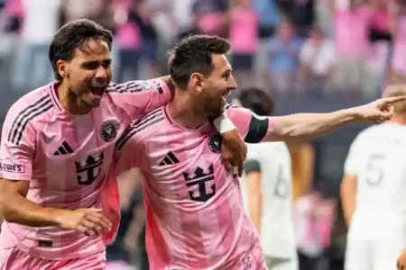 Hasil MLS: Messi dan Suárez Selamatkan Inter Miami dari Kekalahan, Imbang 2-2 Lawan Austin FC Inter Miami bermain imbang 2-2 melawan Austin FC, Messi dan Suárez jadi penyelamat dalam laga dramatis MLS.