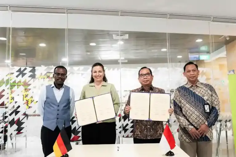 Goethe-Institut dan Perpusnas RI Resmi Jalin Kerja Sama, Perkuat Pertukaran Budaya Indonesia-Jerman Goethe-Institut dan Perpusnas RI resmi bekerja sama memperkuat layanan perpustakaan, literasi, dan pertukaran budaya Indonesia-Jerman.