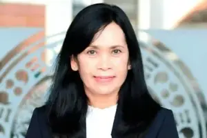 Pakar Linguistik UNAIR Ingatkan Pentingnya Keseimbangan Bahasa Inggris, Bahasa Indonesia, dan Bahasa Daerah di Sekolah Guru Besar Linguistik Universitas Airlangga, Prof. Dr. Dra. Ni Wayan Sartini, M.Hum.