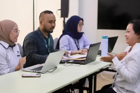 Kemnaker Gandeng Kopi Kenangan Buka Seleksi Kerja untuk Penyandang Disabilitas Tuli Kemnaker menggelar seleksi kerja inklusif bagi penyandang disabilitas Tuli bersama Kopi Kenangan untuk memperluas akses kerja setara.