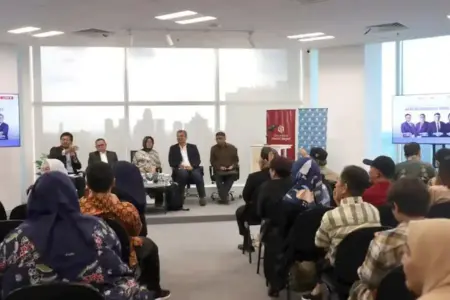 Universitas Paramadina Soroti Kritik The Economist: Indonesia Dinilai Hadapi Risiko Ekonomi dan Erosi Demokrasi Universitas Paramadina membahas kritik The Economist terhadap Indonesia, menyoroti risiko fiskal, demokrasi, dan krisis kepercayaan publik.
