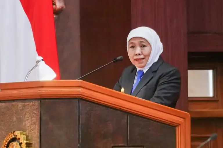 Khofifah Kukuhkan Hasoloan Manalu sebagai Kepala BPKP Jatim, Perkuat Tata Kelola dan Akuntabilitas Gubernur Jawa Timur Khofifah Indar Parawansa