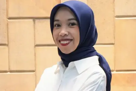 Alumni Ekonomi Islam UNAIR Berkiprah di Kebijakan Energi Nasional, Dwi Wulan Ramadani Dorong Transisi Energi Berkelanjutan Dwi Wulan Ramadani