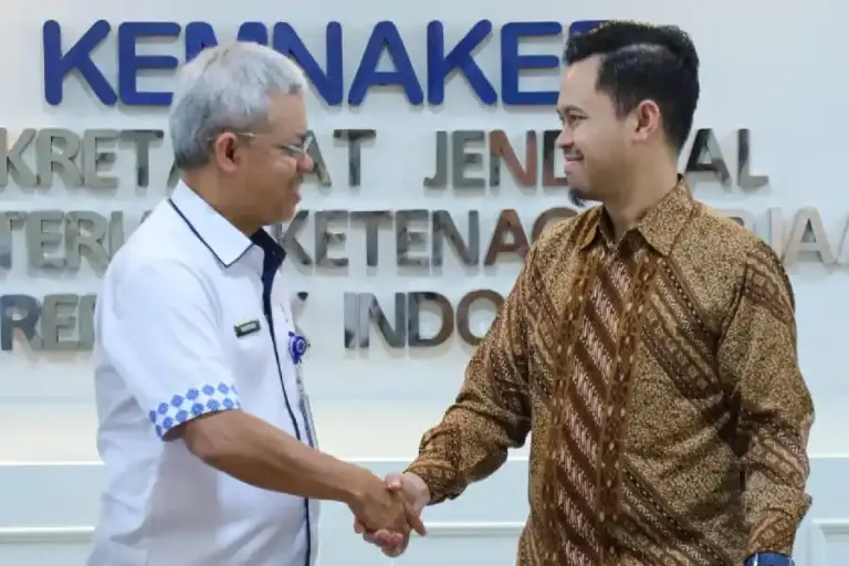 Kemnaker dan Huawei Perkuat Pendidikan Vokasi untuk Cetak SDM Unggul Siap Hadapi Era Digital Kemnaker dan Huawei menjalin kerja sama pengembangan SDM melalui pendidikan vokasi, pelatihan, magang, dan penyerapan tenaga kerja.