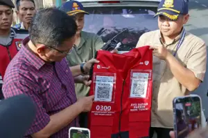 Pemkot Surabaya Pecat 163 Jukir Tak Tertib Administrasi, Percepat Parkir Digital dengan Rompi QRIS Rompi smart parking yang dilengkapi kode QRIS di bagian dada