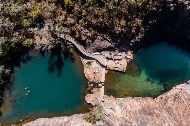 Escape the Noise di Perth, Rekomendasi Destinasi Healing dengan Alam Liar dan Hidden Gem Australia Barat Perth menawarkan destinasi healing dengan pantai tersembunyi, danau jernih, air terjun alami, dan jalur alam yang menenangkan di Australia Barat.