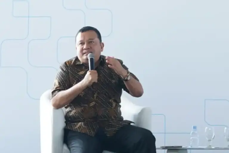 Mulai 1 Juli 2026, Registrasi Kartu SIM Wajib Biometrik untuk Cegah Penipuan dan Kejahatan Siber Direktur Jenderal Ekosistem Digital Kementerian Komunikasi dan Digital (Kemkomdigi), Edwin Hidayat Abdullah
