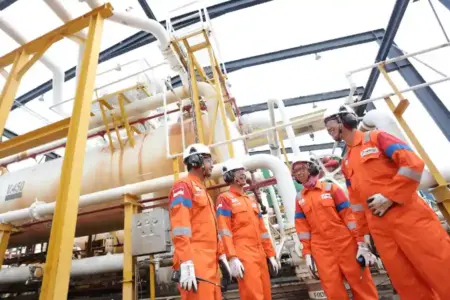 Produksi Migas PHE Tembus 1 Juta BOEPD pada 2025, Temukan Sumber Daya Baru Lebih dari 1 Miliar BOE PHE mencatat produksi migas 1,032 juta BOEPD sepanjang 2025 dan menemukan sumber daya baru lebih dari 1 miliar BOE untuk mendukung ketahanan energi nasional.