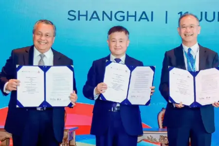 BI dan Bank Sentral Tiongkok Perkuat Kerja Sama Keuangan, QRIS Lintas Negara Resmi Diluncurkan BI dan PBOC sepakat memperkuat kerja sama keuangan, memperluas transaksi mata uang lokal, serta meluncurkan pembayaran QR lintas batas Indonesia-Tiongkok.
