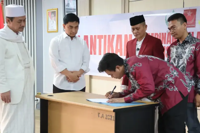 Ketua Umum PB Pemuda Muslimin Indonesia Sebut Program Sekolah Gratis Banten Perlu Dicontoh Daerah Lain PB Pemuda Muslimin Indonesia mendukung Program Sekolah Gratis Pemprov Banten dan menilai kebijakan itu layak menjadi contoh bagi daerah lain.