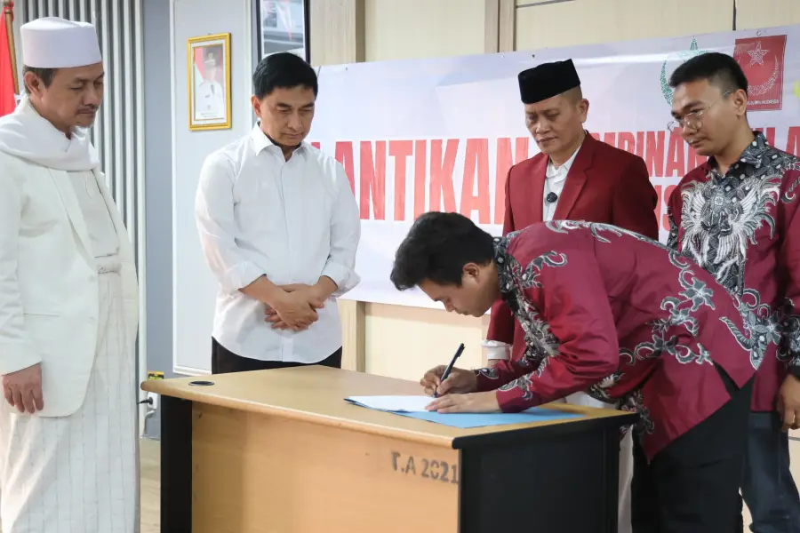 Ketua Umum PB Pemuda Muslimin Indonesia Sebut Program Sekolah Gratis Banten Perlu Dicontoh Daerah Lain PB Pemuda Muslimin Indonesia mendukung Program Sekolah Gratis Pemprov Banten dan menilai kebijakan itu layak menjadi contoh bagi daerah lain.