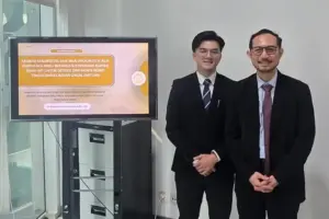 Inovasi AI Karya Dokter Indonesia NAVI-HF Mampu Deteksi Dini Risiko Gagal Jantung Tinggi, Kurangi Rawat Ulang dr. Wilbert Huang, asisten peneliti NAVI-HF, bersama Dr. dr. Rony M. Santoso, Sp.JP, Subsp.K.I(K), FIHA, peneliti utama NAVI-HF sekaligus Dokter Spesialis Jantung dan Pembuluh Darah Konsultan Intervensi Kardiovaskular di Primaya Hospital Tangerang