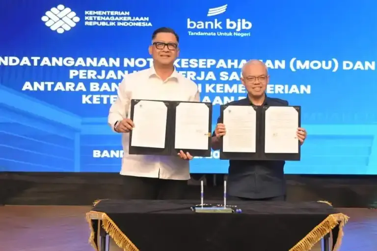 Kemnaker dan Bank BJB Sepakati Kerja Sama Strategis: Fokus Kembangkan Kompetensi SDM dan Layanan Finansial Kemnaker menggandeng bank bjb untuk meningkatkan kapasitas SDM dan optimalisasi layanan perbankan demi pelayanan publik yang transparan.