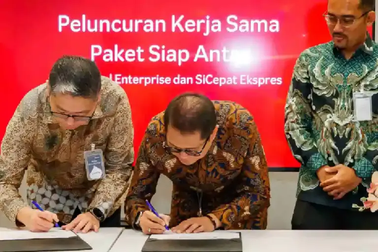 Dukung Produktivitas Kurir, Telkomsel dan SiCepat Ekspres Luncurkan Paket Siap Antar hingga 46GB Telkomsel dan SiCepat Ekspres meluncurkan Paket Siap Antar dengan kuota hingga 46GB. Solusi digital untuk dongkrak efisiensi kurir logistik.