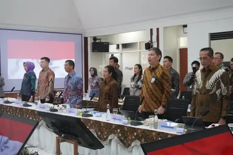 Komisi VI DPR Tinjau Pabrik Phapros Semarang, Dorong Substitusi Impor dan Kemandirian Farmasi Nasional Komisi VI DPR RI meninjau pabrik PT Phapros Tbk di Semarang untuk mengevaluasi tata kelola BUMN Farmasi dan mendorong pengurangan impor bahan baku obat.