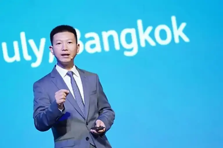 KTT Pengembangan Broadband APAC 2026 di Bangkok: Rancang Infrastruktur Jaringan Berbasis AI Masa Depan Denny Deng, President of Huawei Asia Pacific Carrier Business