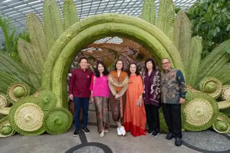 Indonesia Torehkan Sejarah di Gardens by the Bay, Orchid Extravaganza Tampilkan 30 Instalasi Seni Nusantara Indonesia mencatat sejarah di Gardens by the Bay Singapura lewat Orchid Extravaganza yang menghadirkan lebih dari 30 instalasi seni budaya Nusantara.
