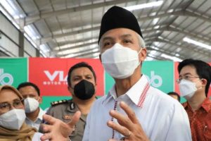 Ganjar Matangkan Wacana Penggunaan Bus Listrik untuk Transportasi Umum