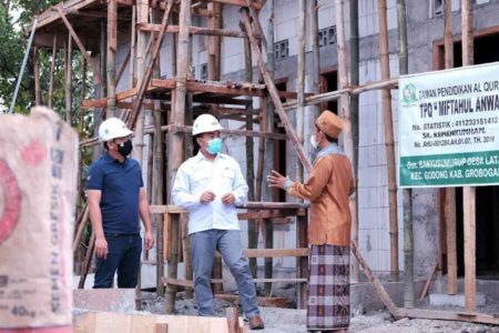 SIG Salurkan Bantuan Senilai Rp725 juta untuk Pembangunan Sarana Umum dan Pendidikan di Jawa Tengah