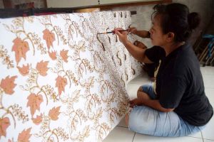 Komitmen Dukung UMKM, Walikota Depok Kunjungi Perajin Batik