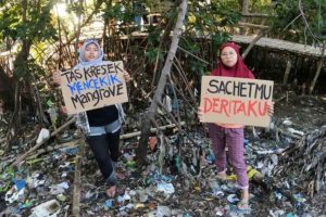 Tergugah Melihat Pohon Ditebang dan Limbah, Dirikan Gerakan Peduli Lingkungan