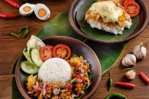 4 Sajian Pedas Khas Nusantara Ala Penyetan Cok, Berani Coba?
