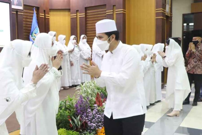 Lantik PW Majelis Ta’lim Perempuan IPHI Jatim, Wagub Emil: Wadah Tepat Muslimah Sholehah jadi Teladan Keluarga