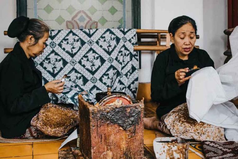 Lestarikan Budaya Bangsa, DANA Dorong Perajin Batik Go Digital