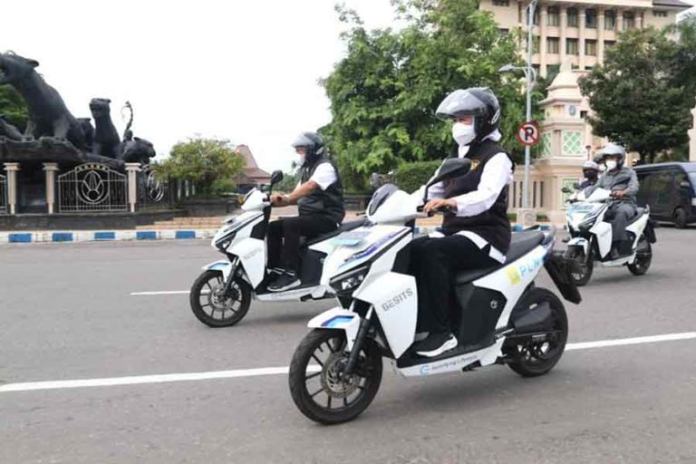 Unair dan ITS Kembangkan Vaksin dan Kendaraan Listrik Tuai Pujian