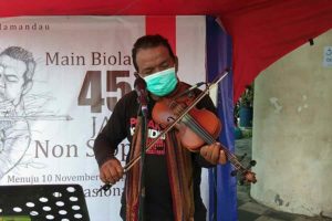 Arul Lamandau, Biola, dan Semangat Membantu Sesama