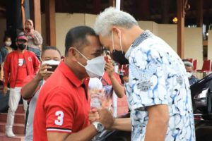 Bukan Hal Aneh, Adu Bathuk untuk Samakan Pemikiran Layani Rakyat