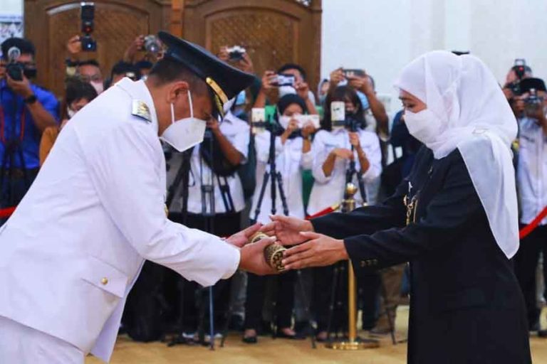 Lantik Wabup Tulungagung, Gubernur Khofifah Ingatkan Percepatan Penanggulangan Kemiskinan Ekstrem