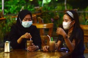 Menikmati Kuliner Sentra Ikan Bulak Malam Hari, Makin Asyik!