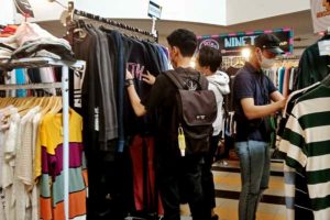 Tak Ada Kamus Menyerah, Baju Bekas Nyatanya Laku Keras