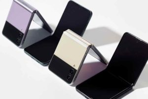 Menunggu Paduan Teknologi Masa Depan dan Fashion dalam Jakarta Fashion Week 2022 Samsung Galaxy Z Flip3 5G