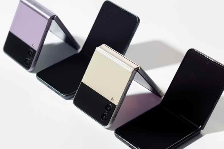 Menunggu Paduan Teknologi Masa Depan dan Fashion dalam Jakarta Fashion Week 2022 Samsung Galaxy Z Flip3 5G
