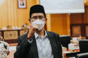 Hari Guru Nasional, Ketua DPRD Surabaya : Guru adalah Pelita dalam Kegelapan