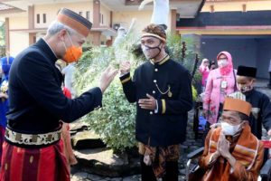Sering Perjuangkan Upah Buruh, Lupa Gaji Guru Masih Memprihatinkan