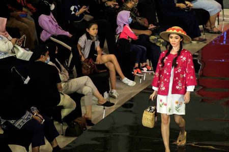 5 Tren Fashion yang Pernah Hype dan Hampir Hilang