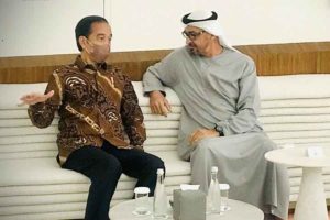 Presiden Jokowi Berbincang Akrab dengan Pangeran MBZ di Dubai Expo