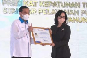 Kemendikbduristek Raih Penghargaan Top 5 Kepatuhan Tinggi Standar Pelayanan Publik 2021